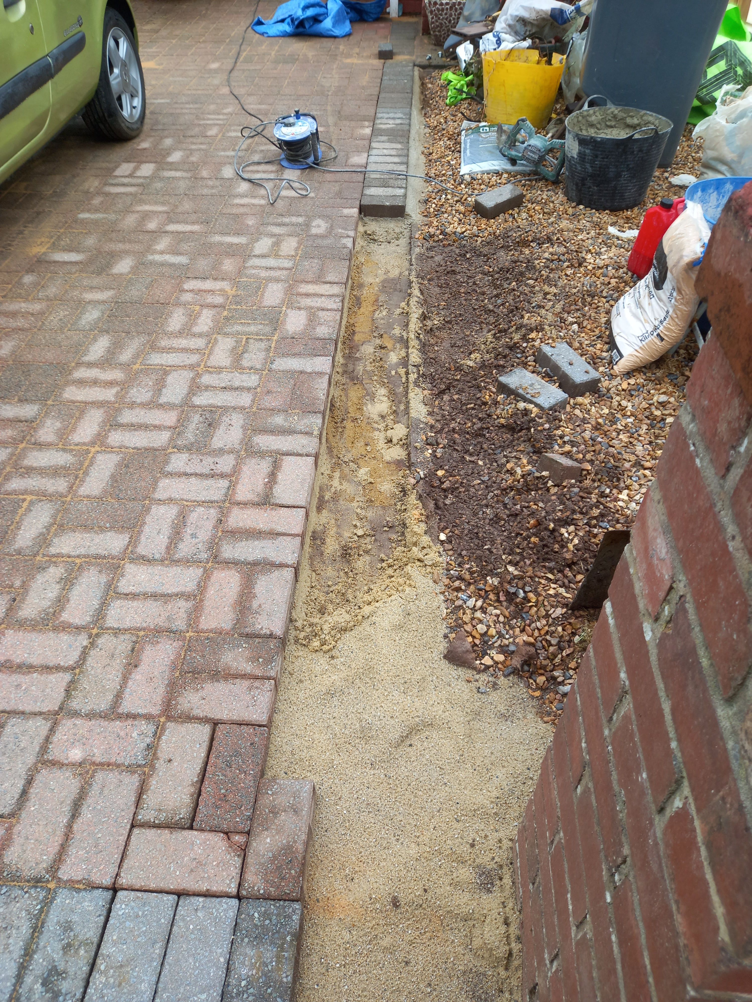 Laying edging pavers