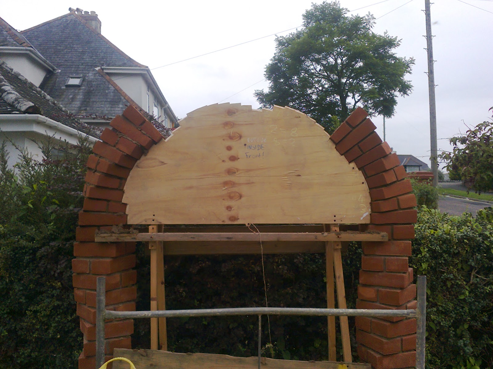 The twisted brick arch being built